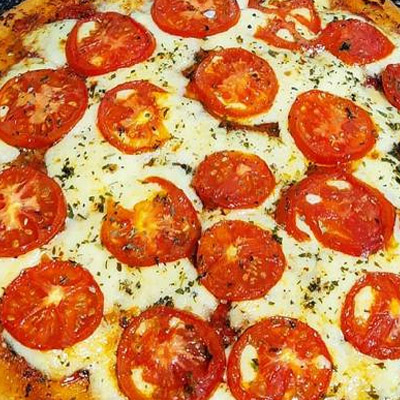 FUGAZA CON QUESO AL TOMATE